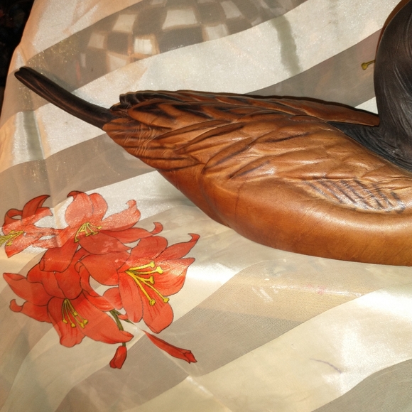 TANNEREYE LEATHER OVER WOOD DECOY DUCK(PLEASE SEE WOODEN TAIL IS BROKEN) - Picture 9 of 15